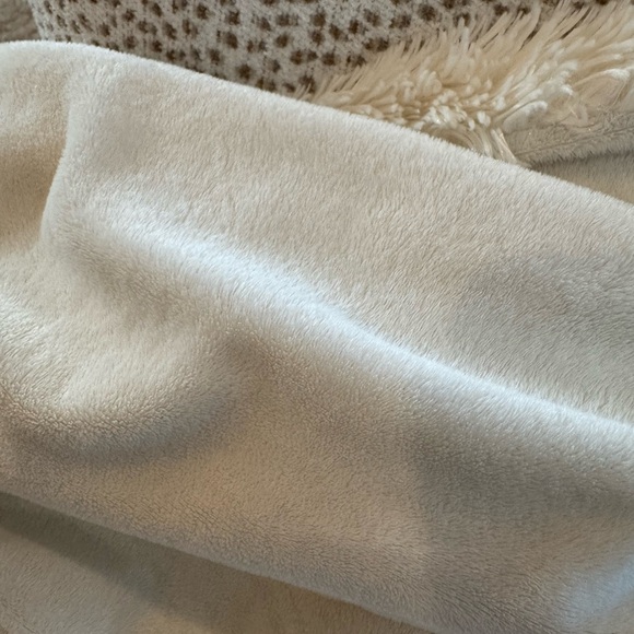 Super soft and luxurious Throw 50x70 - Picture 7 of 8